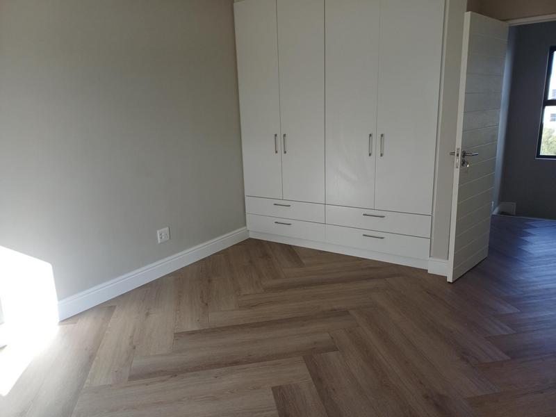 To Let 4 Bedroom Property for Rent in Somerset West Western Cape